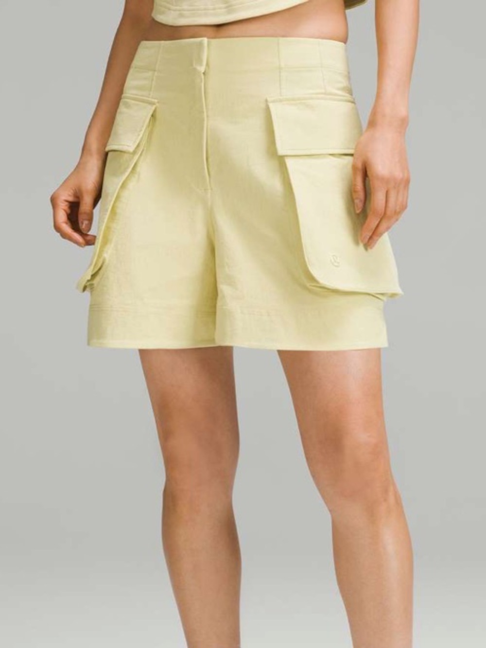 Lululemon Relaxed-Fit Super-High-Rise Cargo Short 4" Finch Yellow Size 8 Active